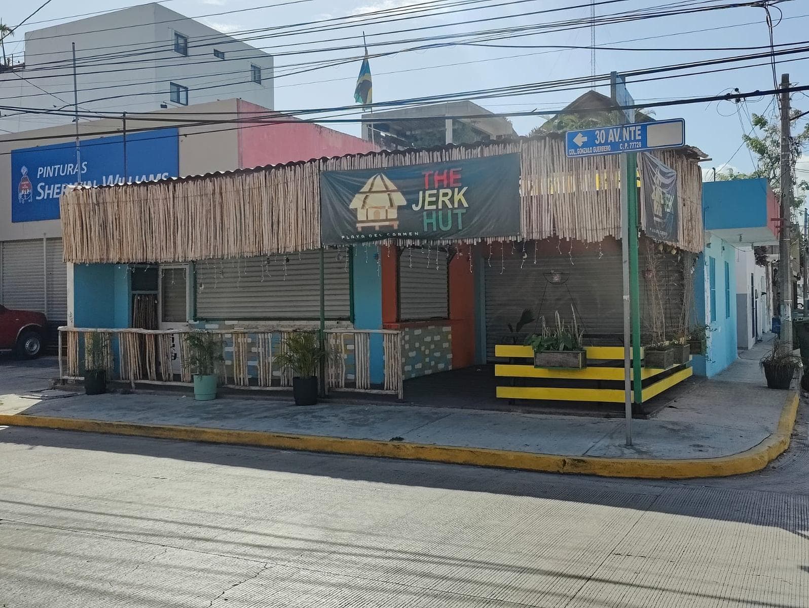 Local en Renta sobre av.30 Gonzalo Guerrero - 1