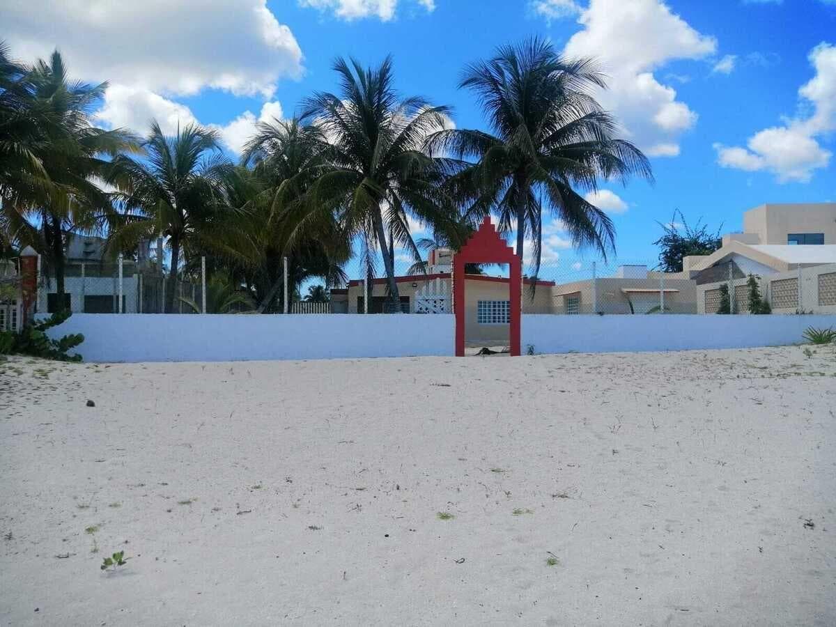 CASA EN VENTA CON GRAN TERRENO FRENTE AL MAR DE SAN CRISANTO - 1