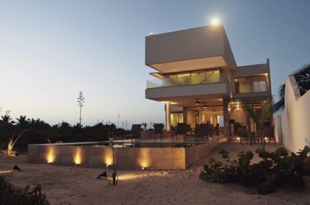 RESIDENCIA EN VENTA FRENTE AL MAR EN LAS PLAYAS DE SAN BRUNO, YUCATÁN. - 1