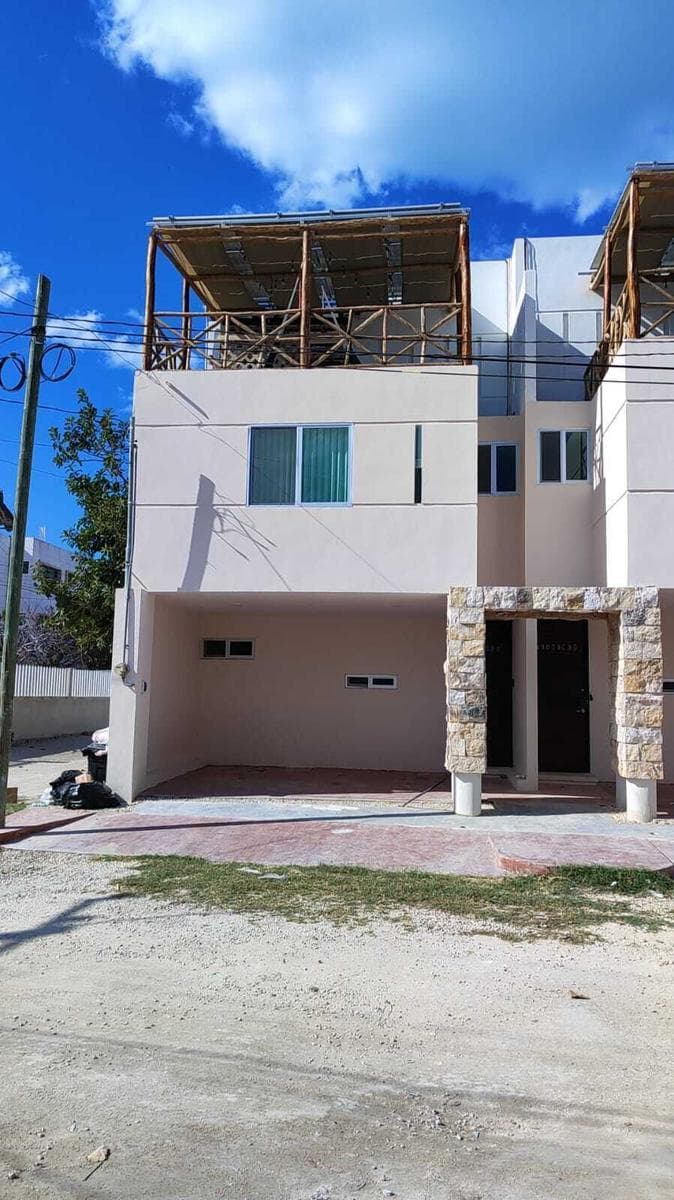 CASA EN VENTA VILLA TORTUGA CHICXULUB, PUERTO A UNA CUADRA DEL MAR. - 1