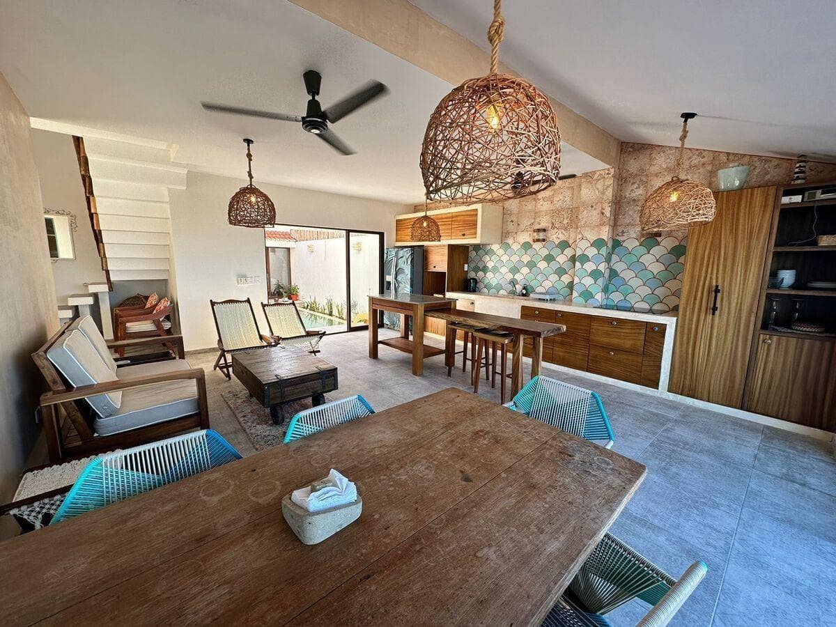 INCREIBLE CASA EN VENTA AMUEBLADA FRENTE AL MAR EN TELCHAC PUERTO. - 1