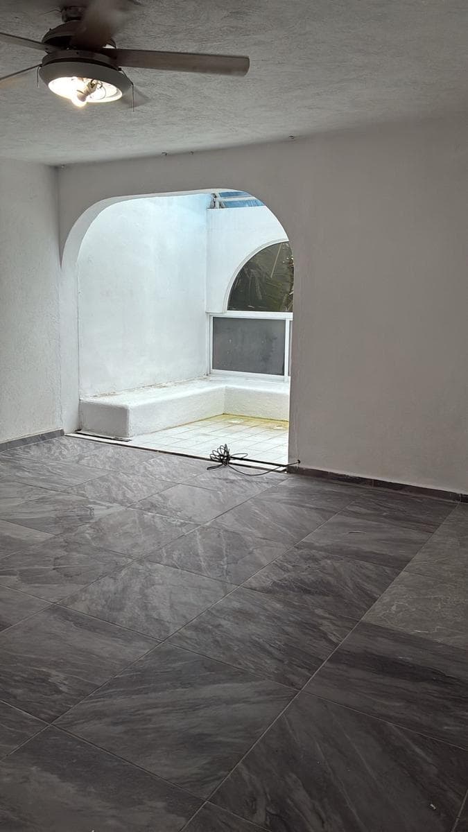 OFICINA EN RENTA CERCA DE PLAZA GALERÍAS AV. NOVELISTAS, 25m2 - 1