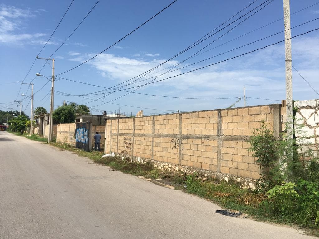 Renta de Terreno en Esquina de 1,000 m2 con barda perimetral - 1