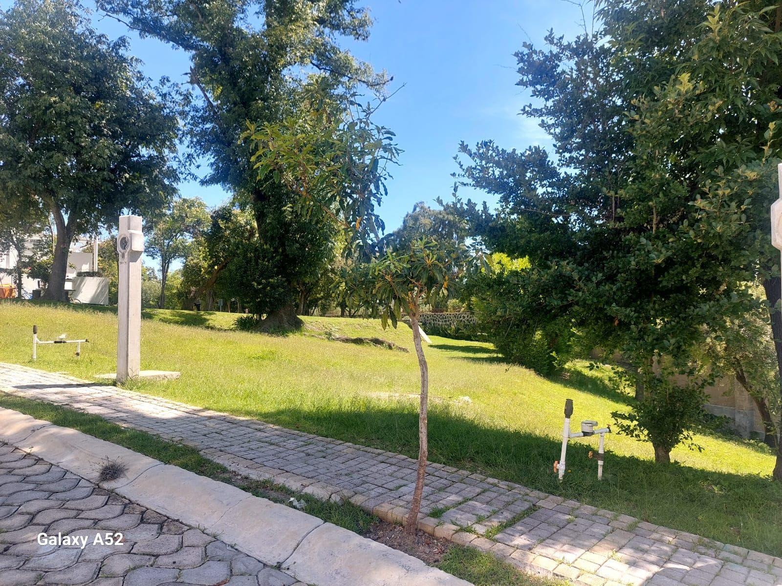 Terreno en venta, casa club con alberca, 1KM de centro comercial, Lomas de Angelópolis, Puebla - 1