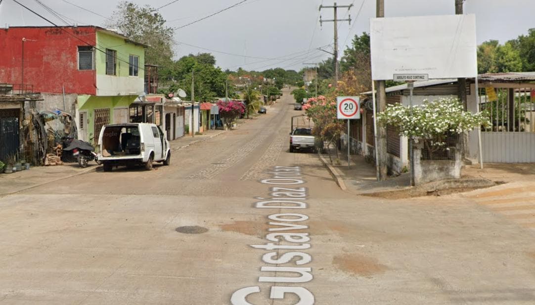 CASA A LA VENTA EN COLONIA LOMA LINDA, TAPACHULA, CHIAPAS, A 15 MINUTOS DE LA ZONA CENTRO, 20 MINUTOS DE PLAZA CRYSTAL. - 1