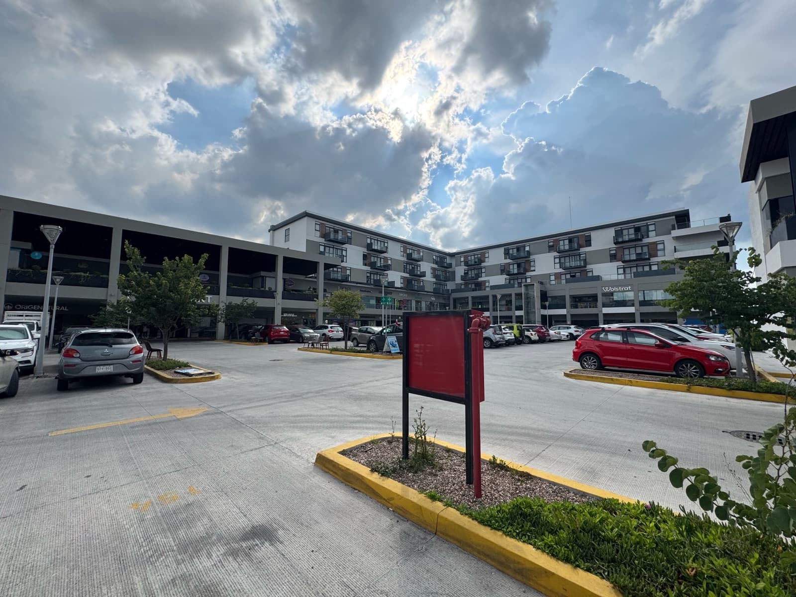 Local en Venta, Plaza comercial frente a la Universidad Anahuac. Zibatá Querétaro. - 1