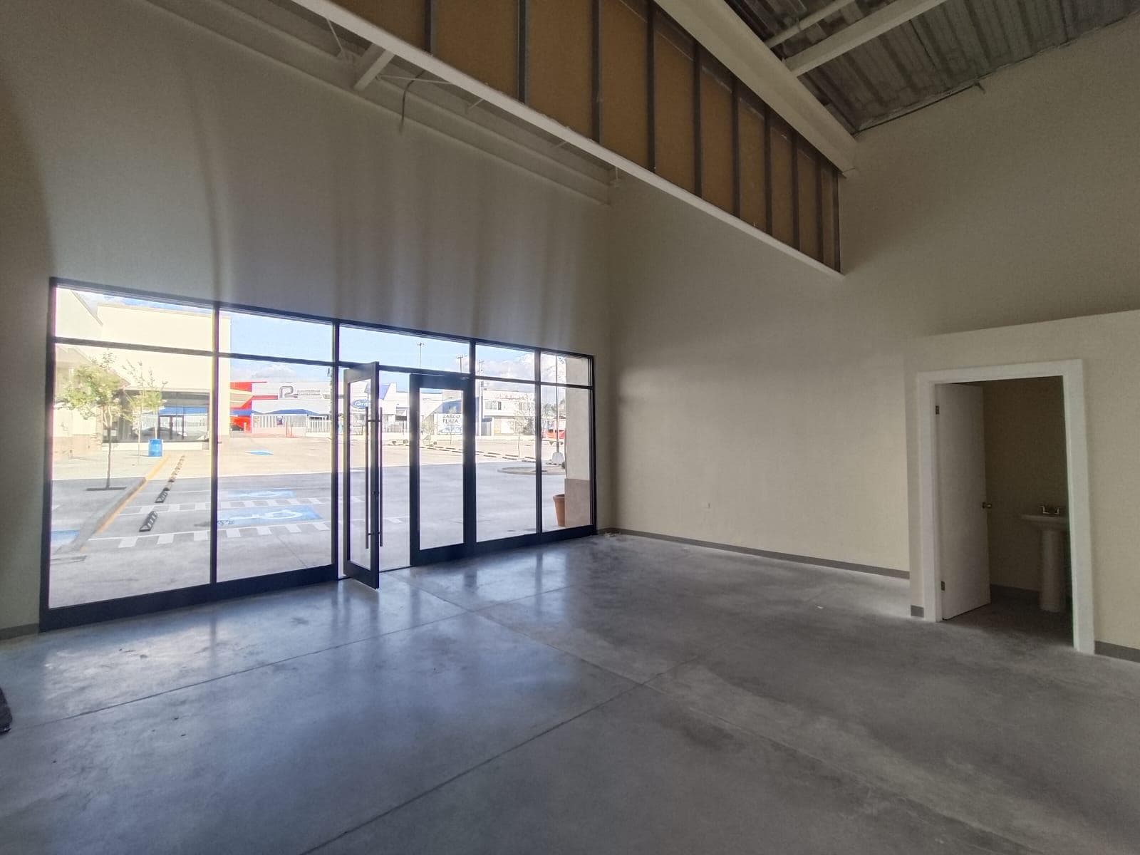 LOCAL COMERCIAL EN RENTA 84 MTS, ZARCO - 1