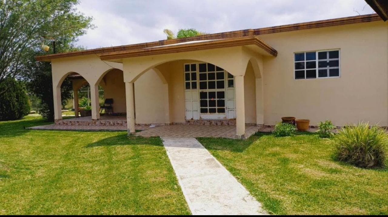 Hermosa Quinta en Venta en Fraccionamiento "Las Carolinas " Cadereyta, Nuevo León. - 1
