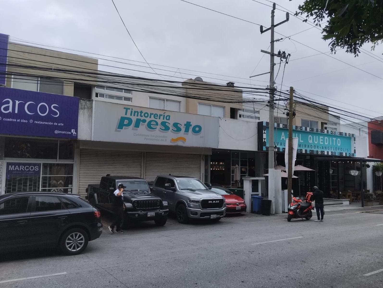 Venta de tres locales y tres departamentos en Calzada Zavaleta, Puebla, Puebla $33'636,162 - 1