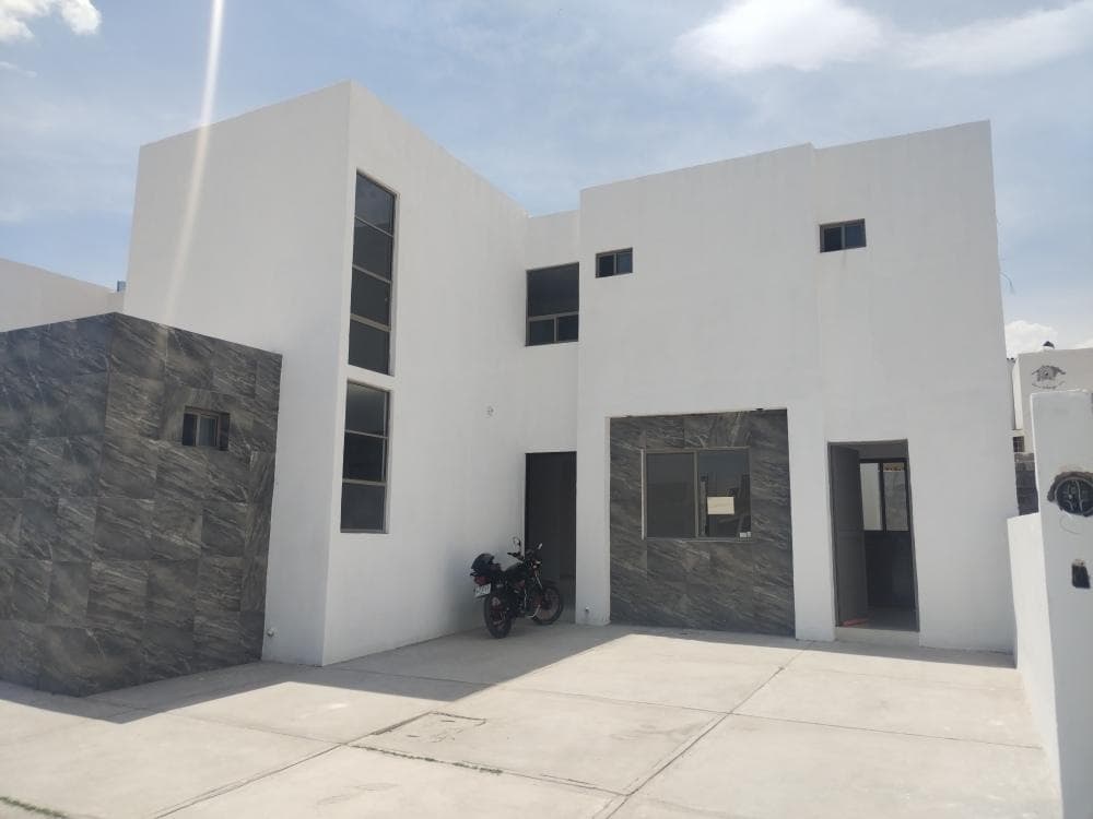 Casa en cerrada al ote. de la ciudad de Torreón - 1