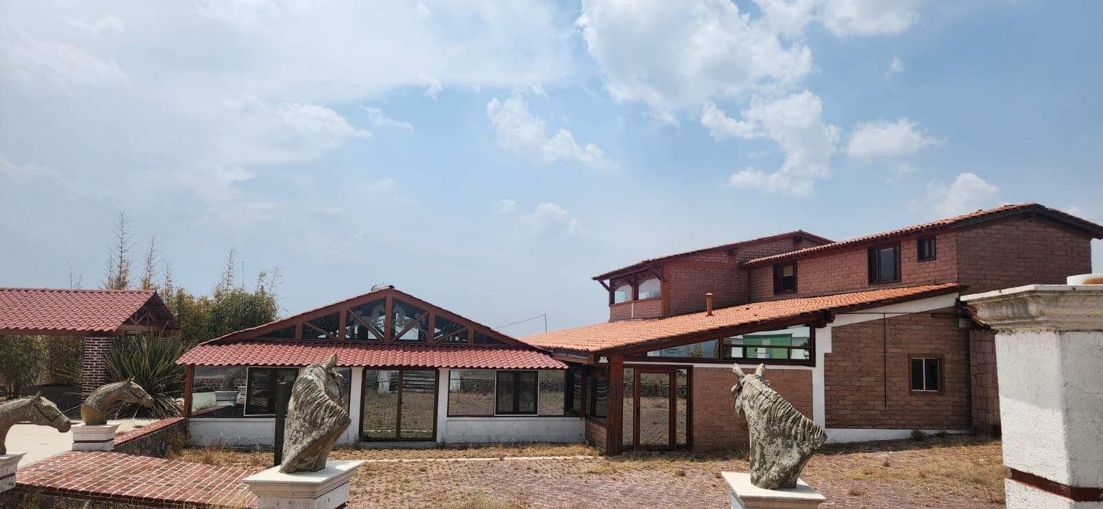 QUINTA EN RENTA 9,000m2 CON SALON DE EVENTOS TECHADO, CABALLERIZAS, - 1