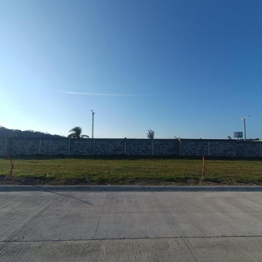 Construye tú hogar a tú gusto en el exclusivo fraccionamiento, PUNTO LOMAS! - 1