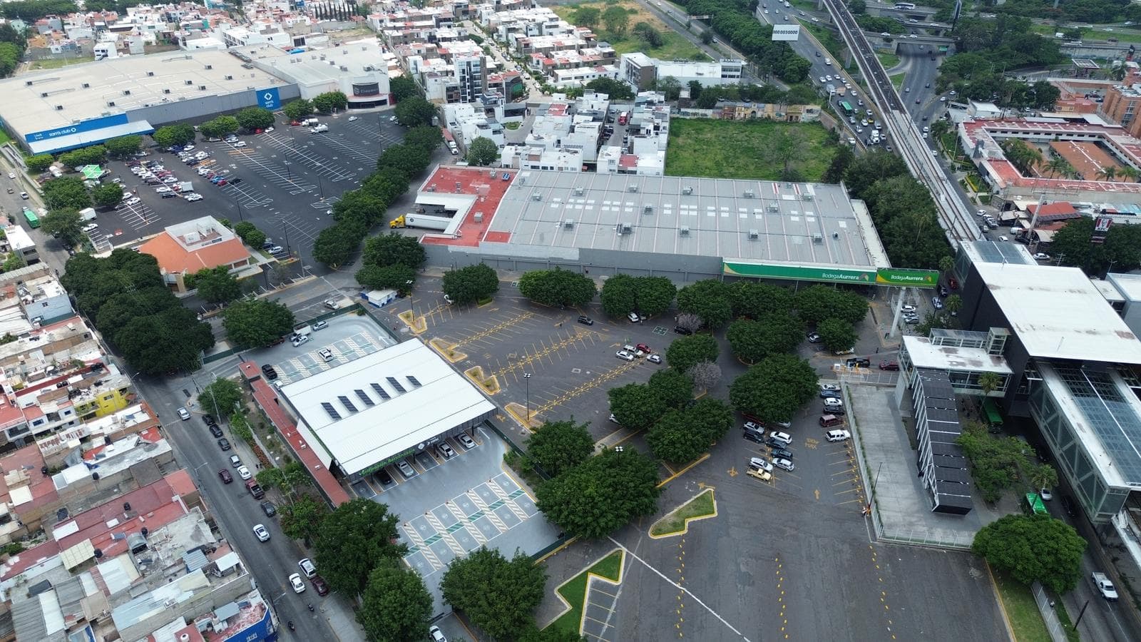 TERRENO EN VENTA SOBRE AV REVOLUCION - 1
