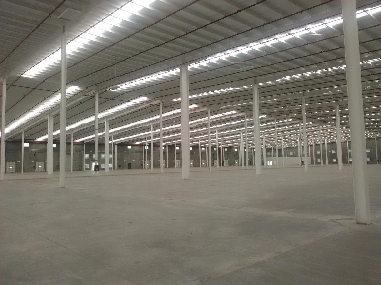 Bodega en renta de 27,000 m2 en Querétaro - 1