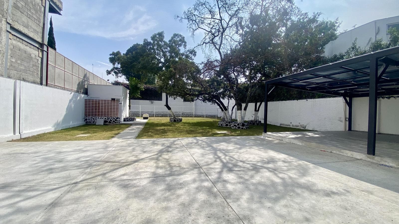 Terreno con uso de suelo en Venta en Jardines del Pedregal - 1