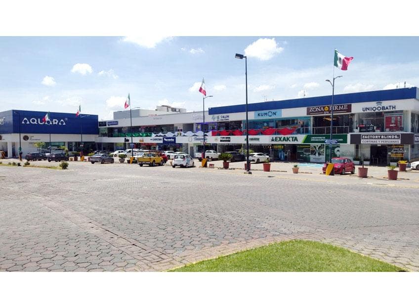 Local en renta en Plaza comercial en Lomas de Angelopolis Boulevard interamericano - 1