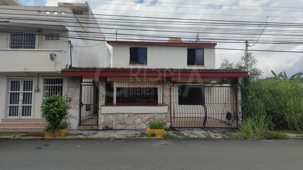 CASA EN VENTA EN AVENIDA CUAUHTÉMOC - 1