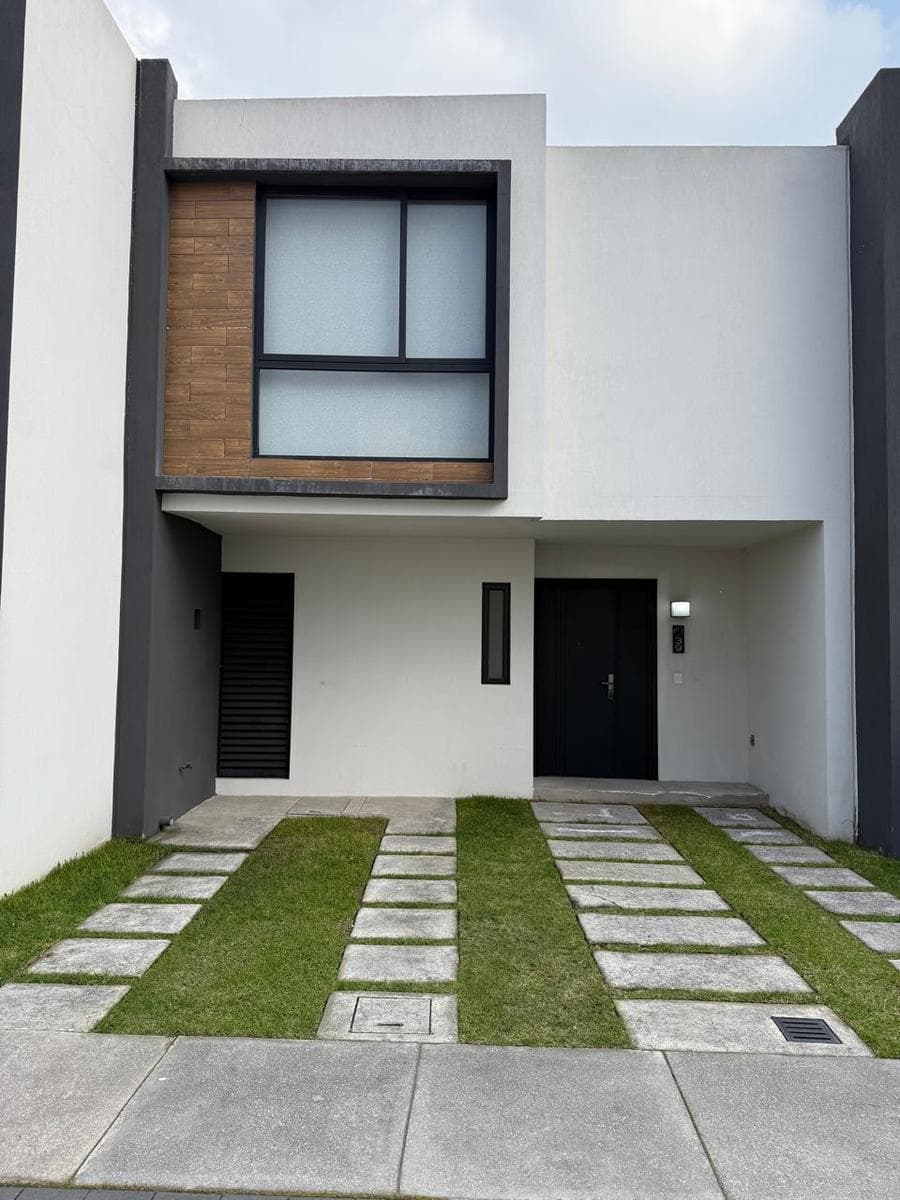 CASA EN RENTA A TAN SOLO 15 MINUTOS DEL AEROPUERTO DE TOLUCA - 1