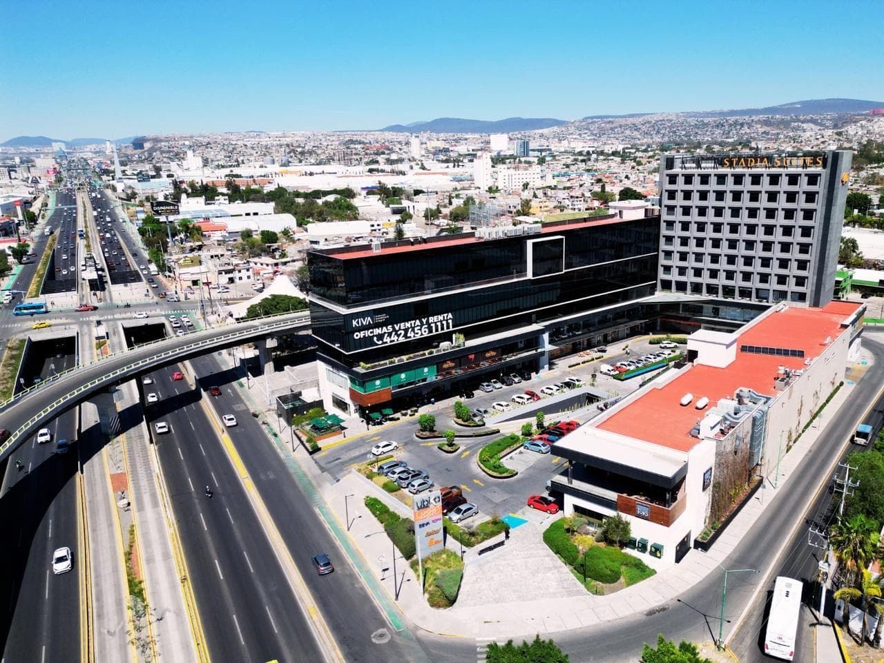 Oficina Plaza Comercial Avenida Universidad - 1