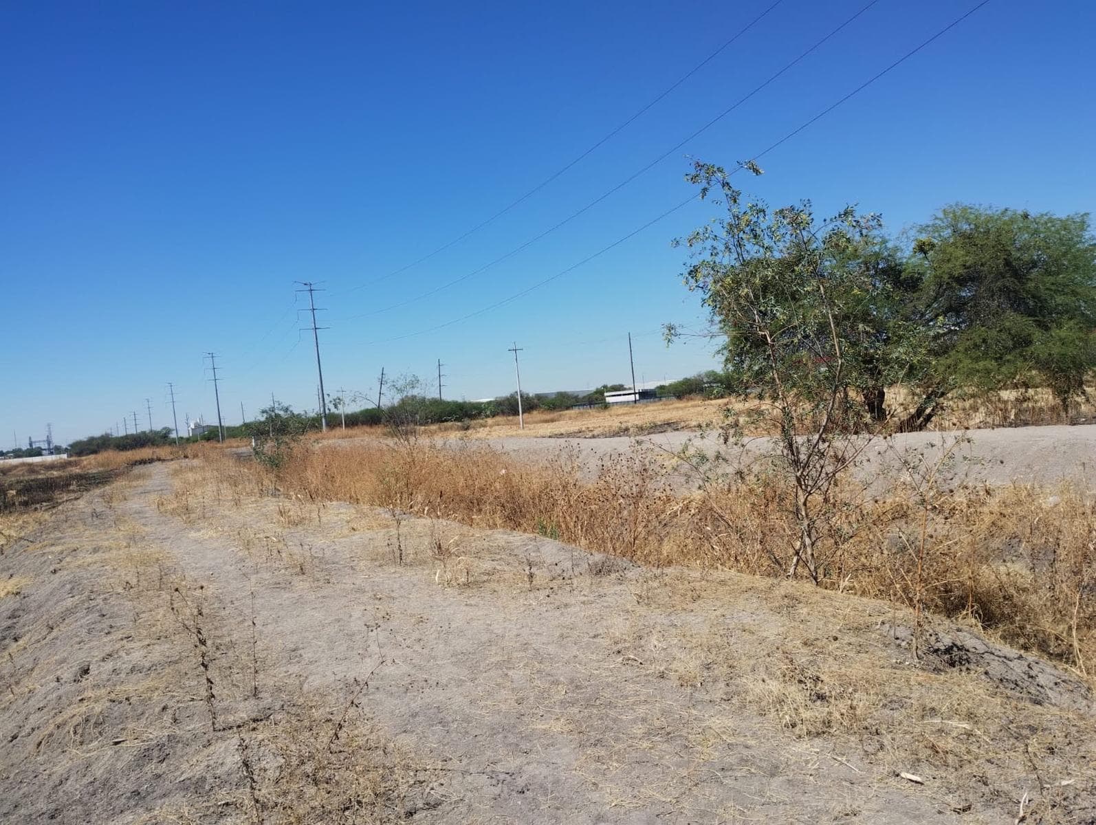TERRENO EN VENTA A UN COSTADO DE PARQUE INDUSTRIAL STIVA LEÓN GTO. - 1