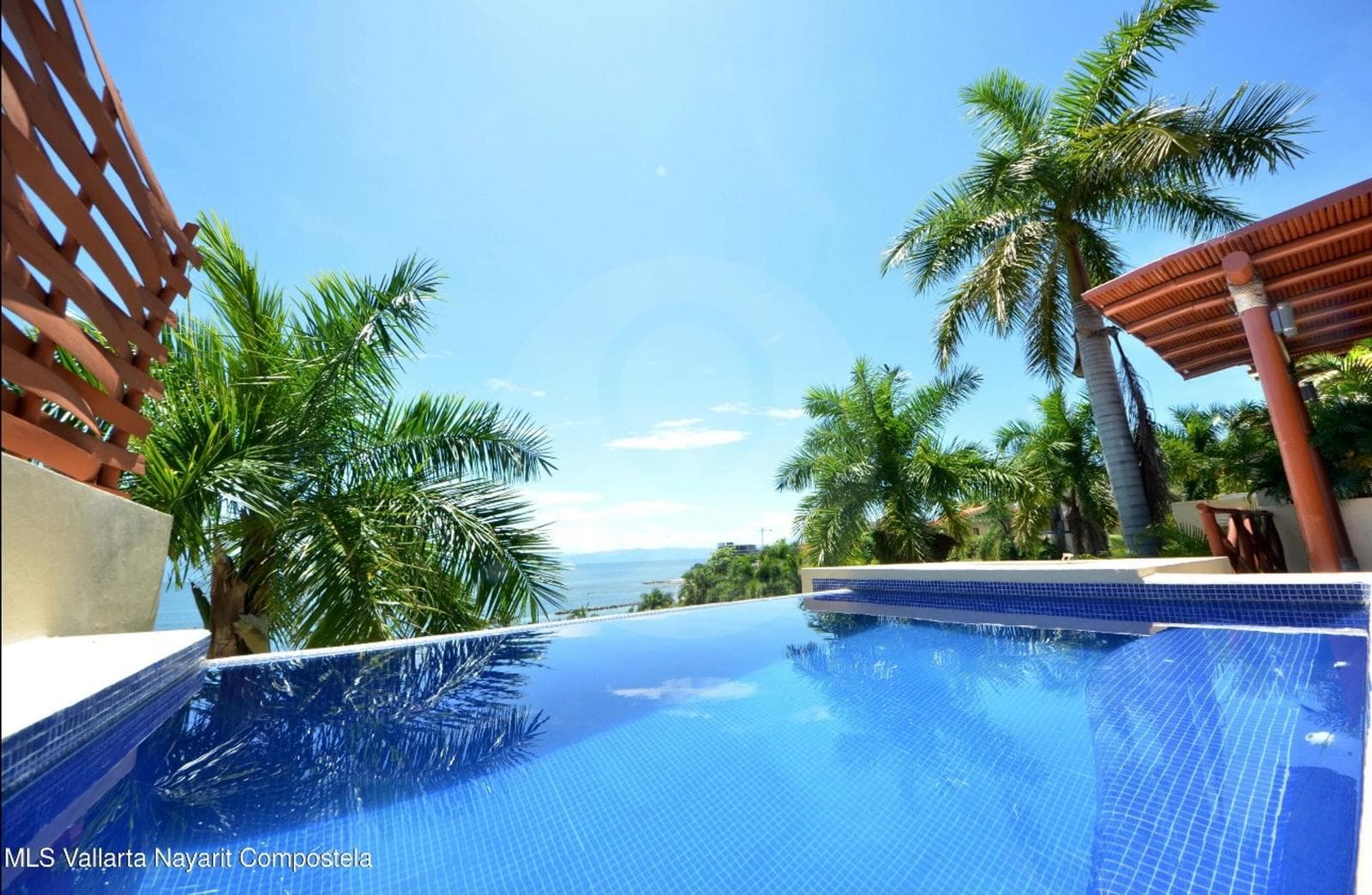 Casa En Condominio en venta en Cruz de Huanacaxtle 3 Recámaras - 1