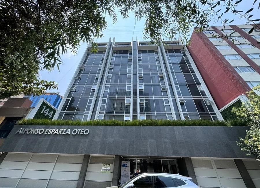 Oficina en venta en Col. Guadalupe Inn - 1