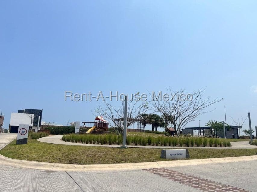 Terreno en Venta en Calle Laguna Malawi, Fraccionamiento Punta Tiburón DQ 25-2732. - 1