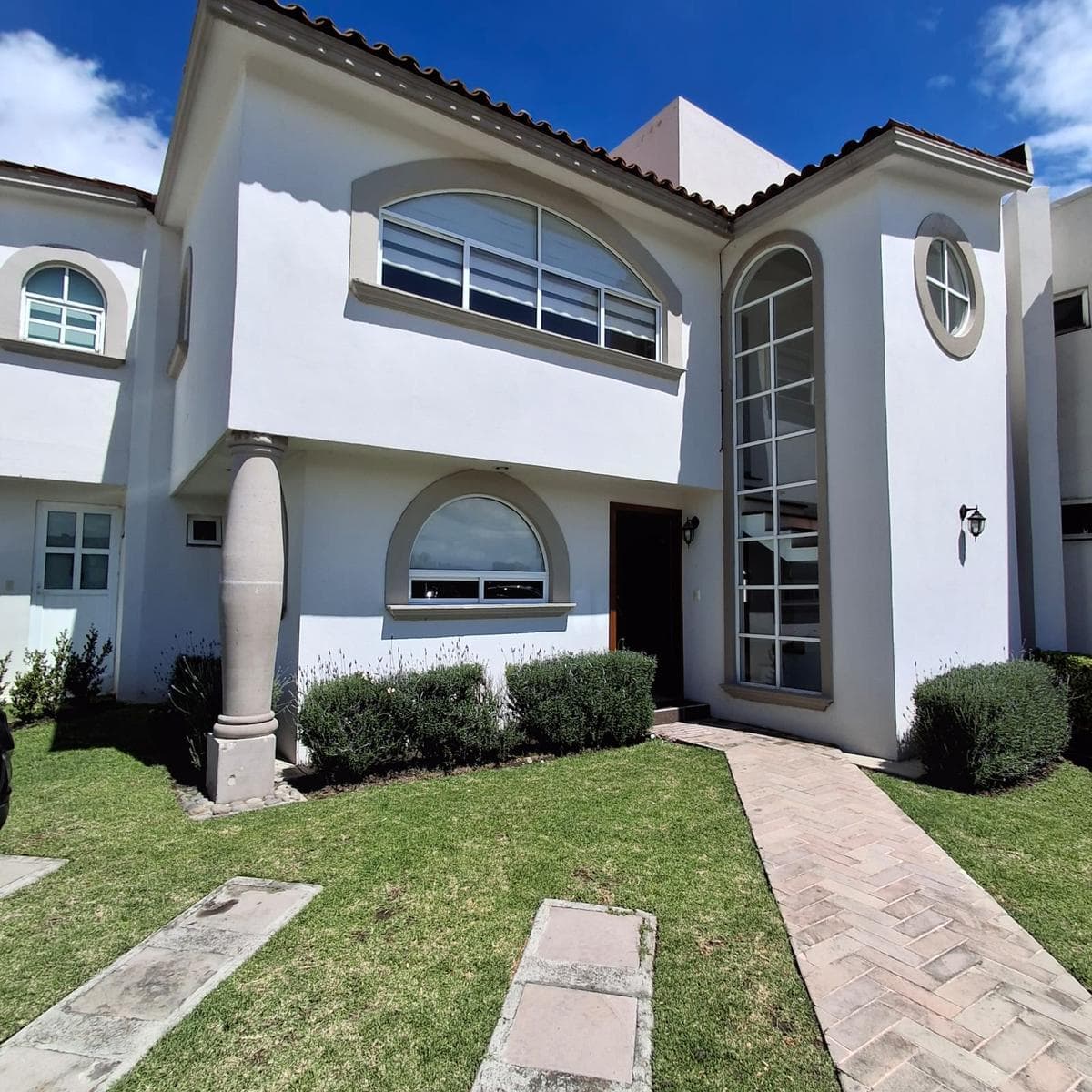 RENTA DE CASA EN FRACCIONAMIENTO VILLAS COUNTRY METEPEC - 1