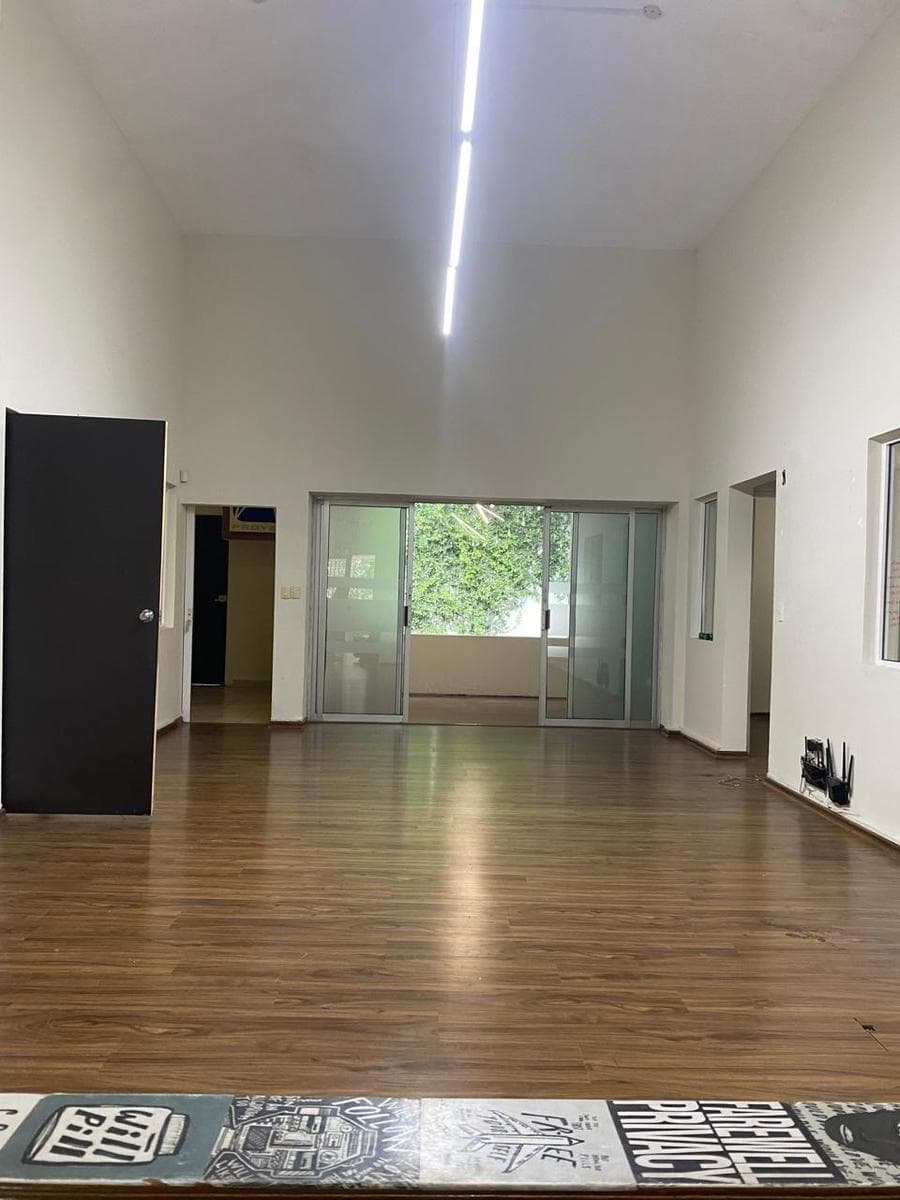 RENTA OFICINAS con 7 privados en San Pedro - 1