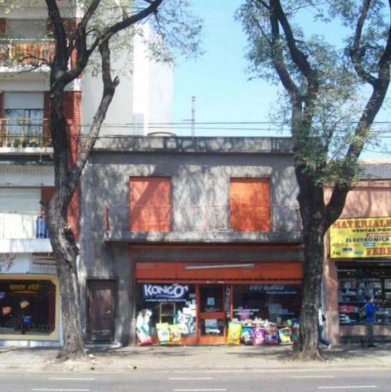 Local en Alquiler, zona comercial sobre Avenida Gaona en Flores - 1