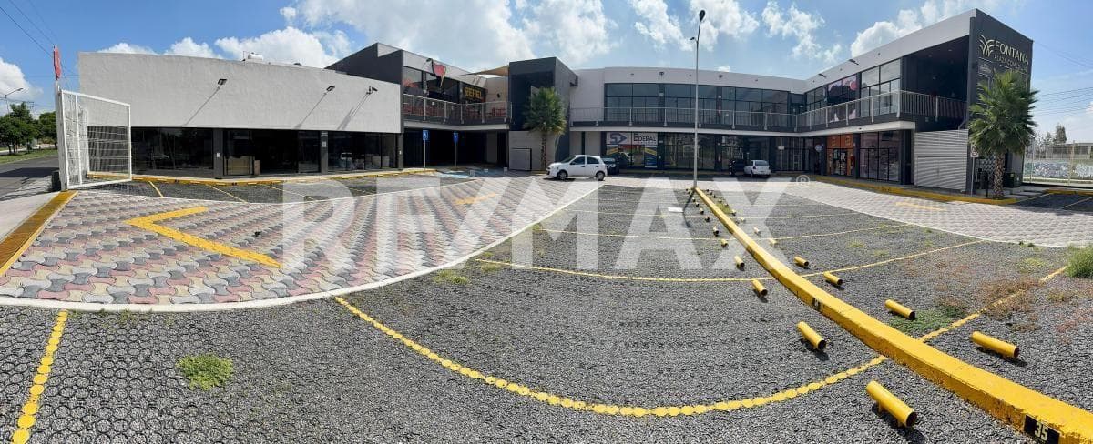 Locales en Renta en Plaza Comercial Satélite súper ubicada - 1