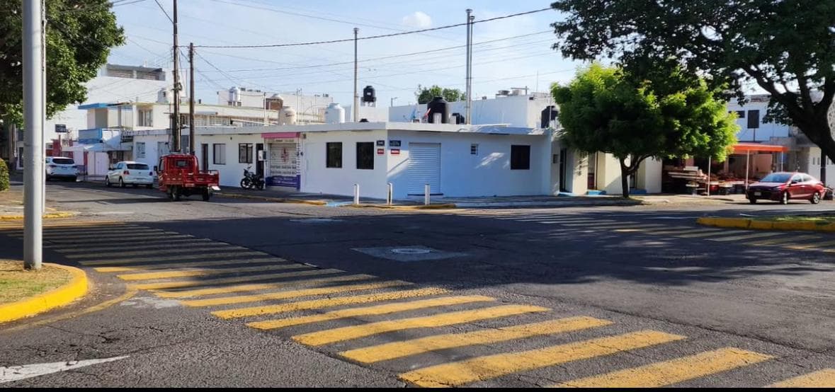 Local en RENTA, EN AV. COLON excelente ubicación en calle de mucha afluencia vehicular - 1
