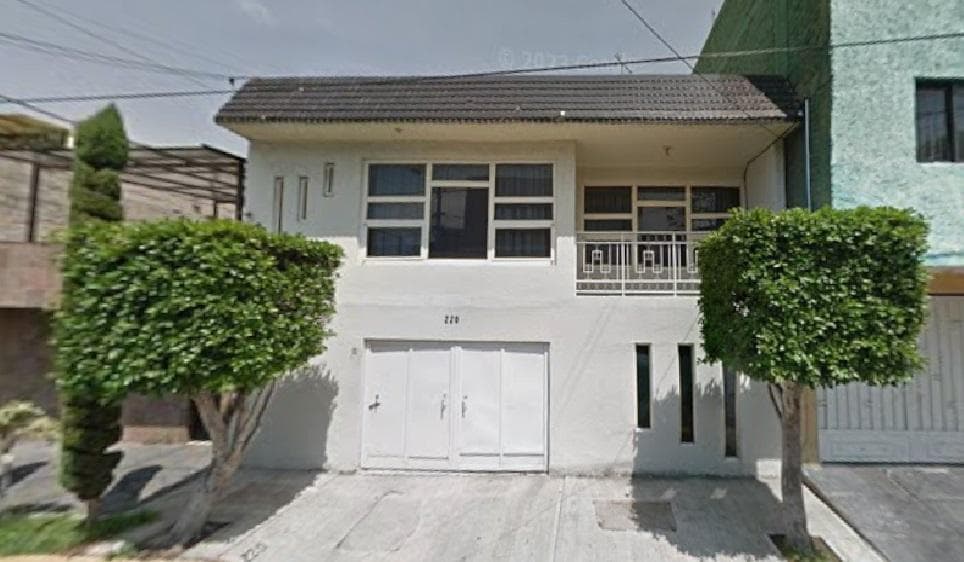 Venta de hermosa casa a cerca de Plaza Jardín - 1