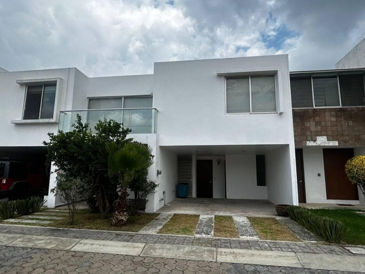 RENTA DE CASA "QUINTAS DE CORTES" - 1