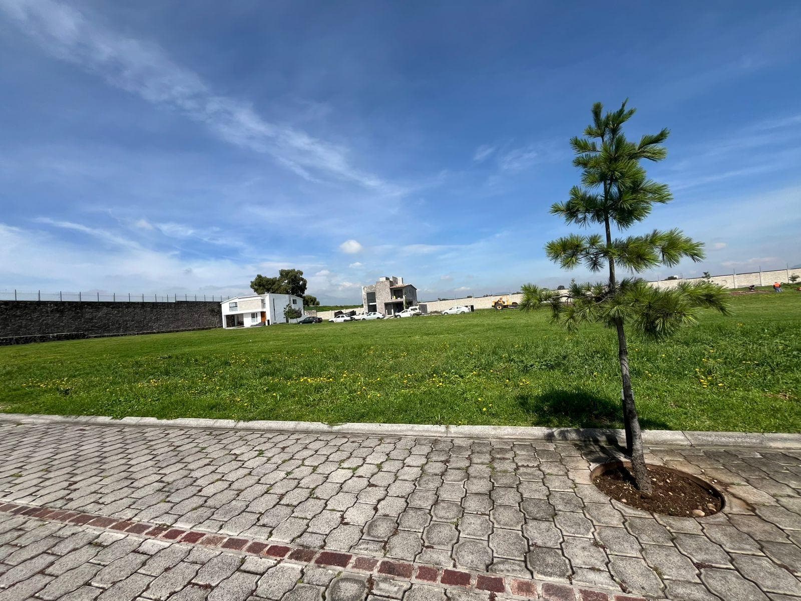 VENTA DE LOTE DE TERRENO EN RESIDENCIAL CONDADO DEL VALLE EN METEPEC - 1