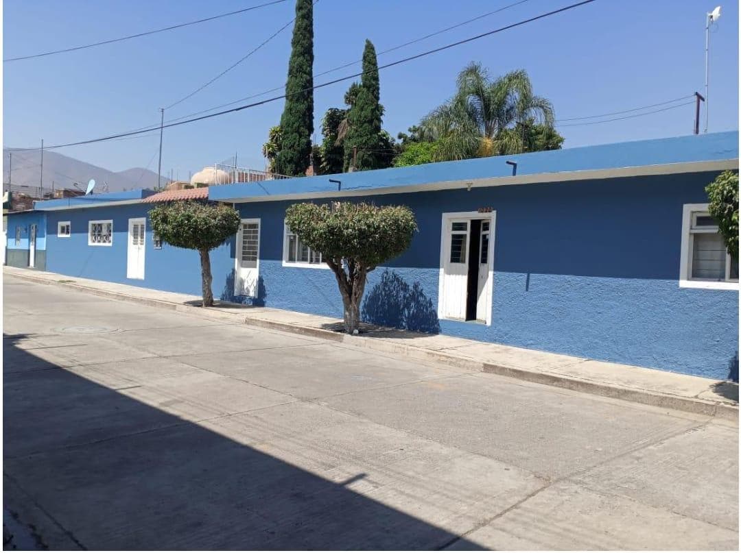 Propiedad en Renta (Apta para Negocio, Oficinas o Centro Educativo) - 1