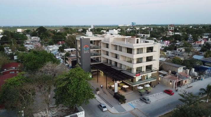 Edificio Comercial en venta en Puerto Morelos / Riviera Maya B-CGH1186 - 1