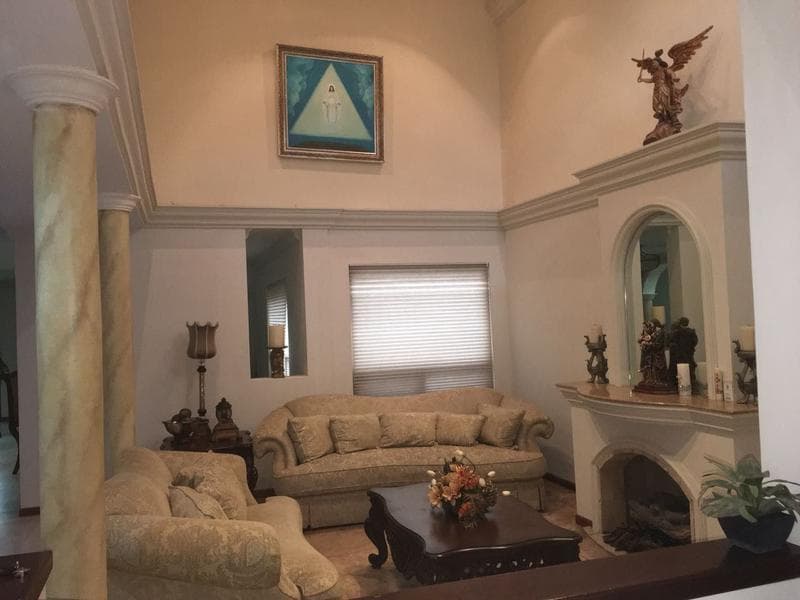 CASA EN VENTA EN CASCO DE SAN PEDRO - 1