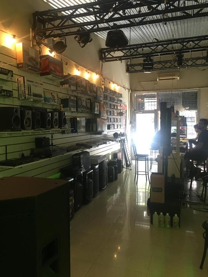 Local con patio- Florida Mitre/Este - 1