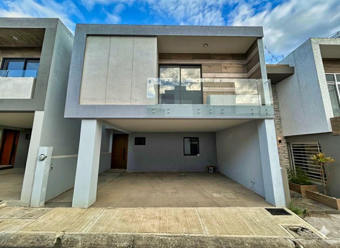 Casa en Venta en Xalapa Veracruz Residencial La Finca - 1