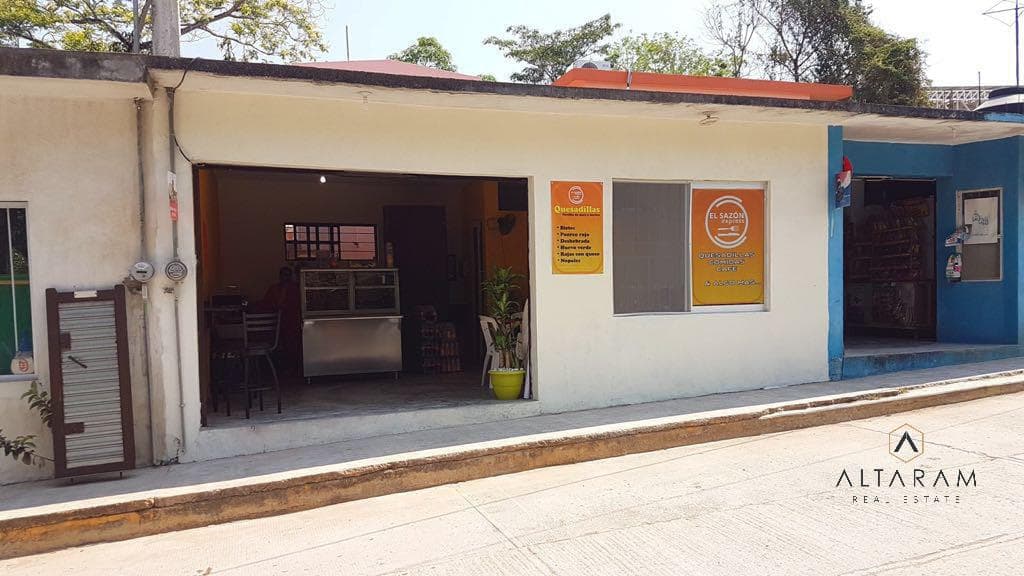 PROPIEDAD CON LOCALES EN VENTA COL. PETROLERA CD. TAMPICO. - 1