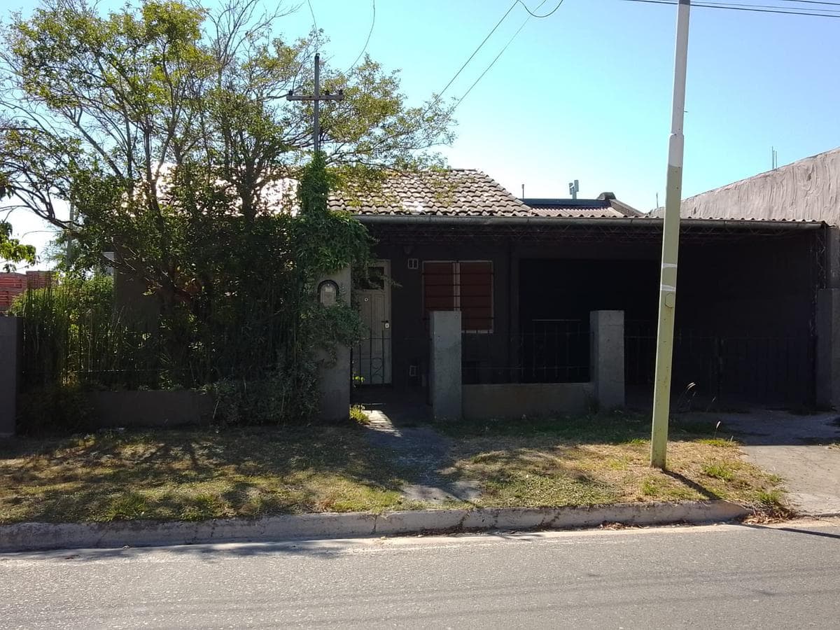 Casa en venta - 2 dormitorios 1 baño - 170mts2 - Magdalena - 1