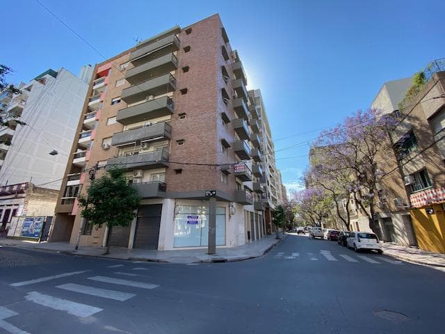 Local en Esquina - Centro - 1