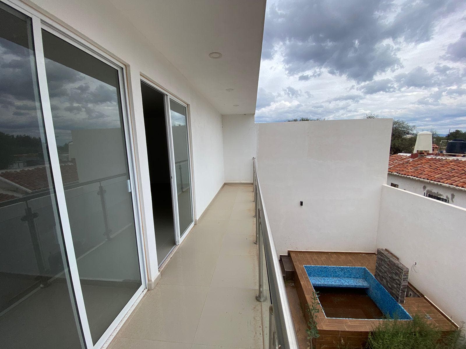 CASA CON ALBERCA Y ÁREA DE ASADOR EN REAL DEL POTOSÍ - 1
