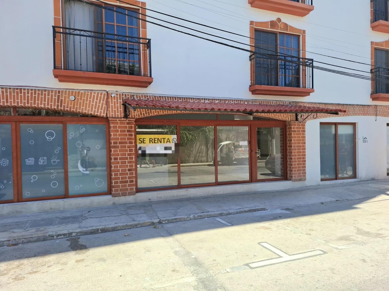 LOCAL COMERCIAL EN RENTA EN ZONA CENTRO DE PLAYA DEL CARMEN - 1