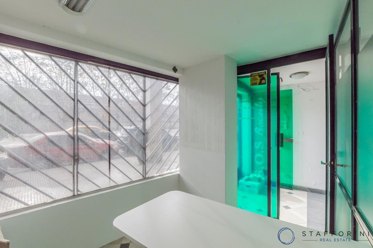 Local Comercial con Sotano y Planta Baja - 2 baños - Sobre avenida libertador - Retiro - 1