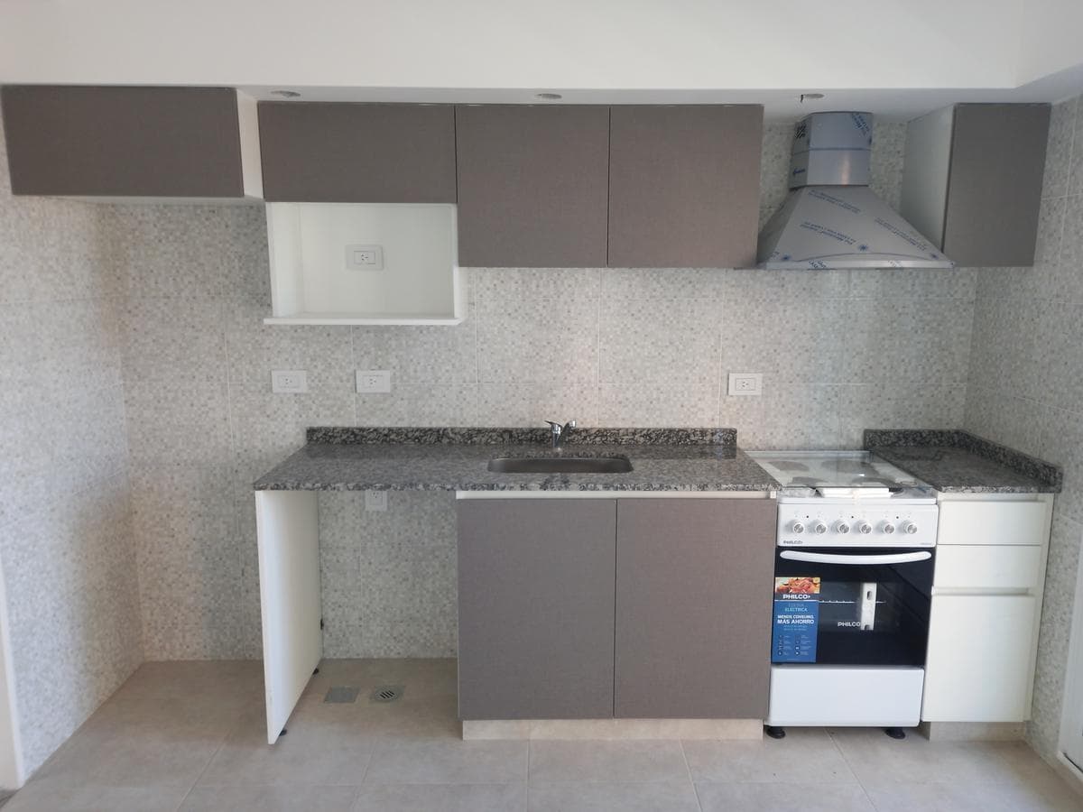 Estudio profesional mono-ambiente al frente con balcón - 1