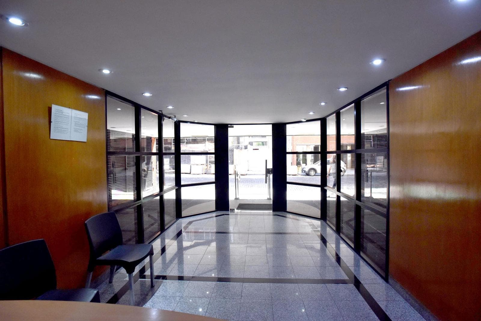 ALQUILER OFICINA CON COCHERA EN COLEGIALES - 1