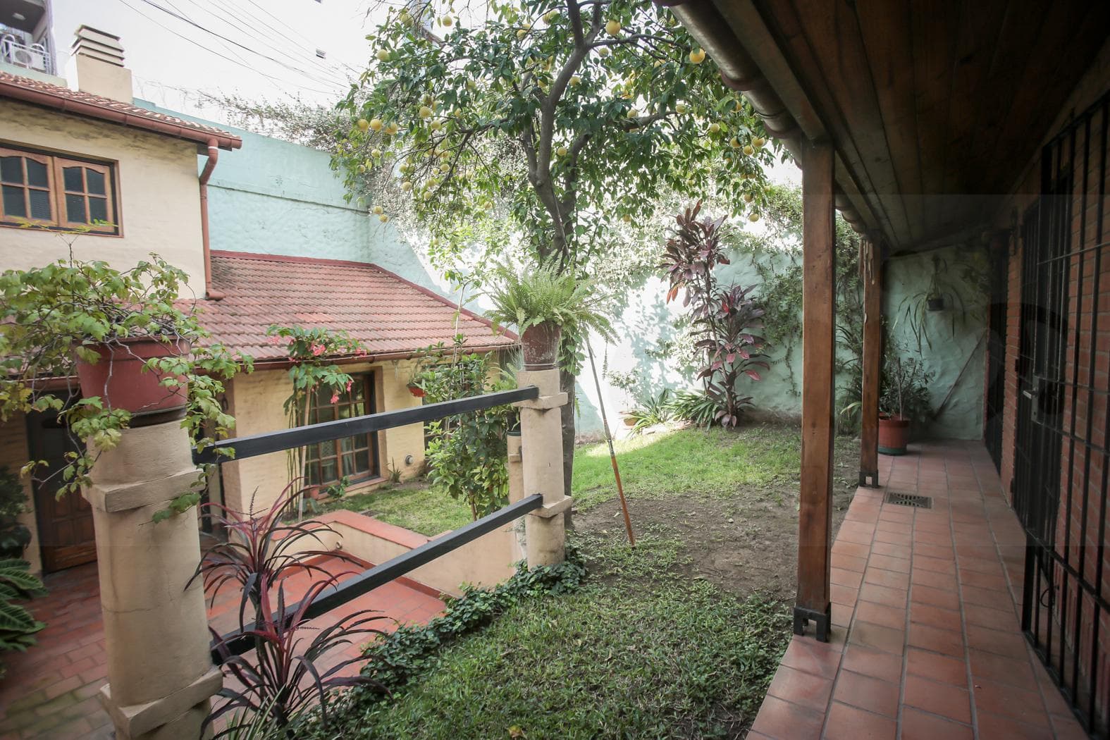Casa en Venta de 5 ambientes con Dep. de ser. y Coch. para 2 autos en Caballito - 1
