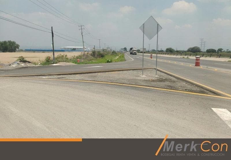 Bodega Renta 2,000m2 sobre Libr. Norponiente a 1.5Km de carr. 45 - 1